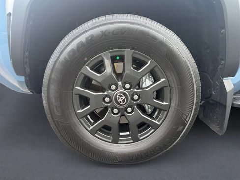 Used 2025 Toyota 4Runner SR5 AWD/4WD image 10