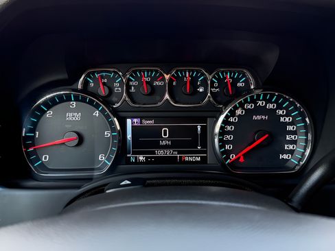 Used 2015 Chevrolet Suburban LTZ RWD image 58