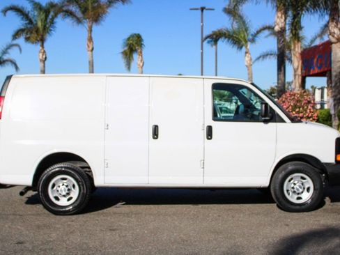 Used 2016 Chevrolet Express 2500 RWD image 11