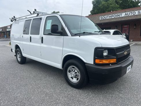 Used 2017 Chevrolet Express 2500 RWD image 3