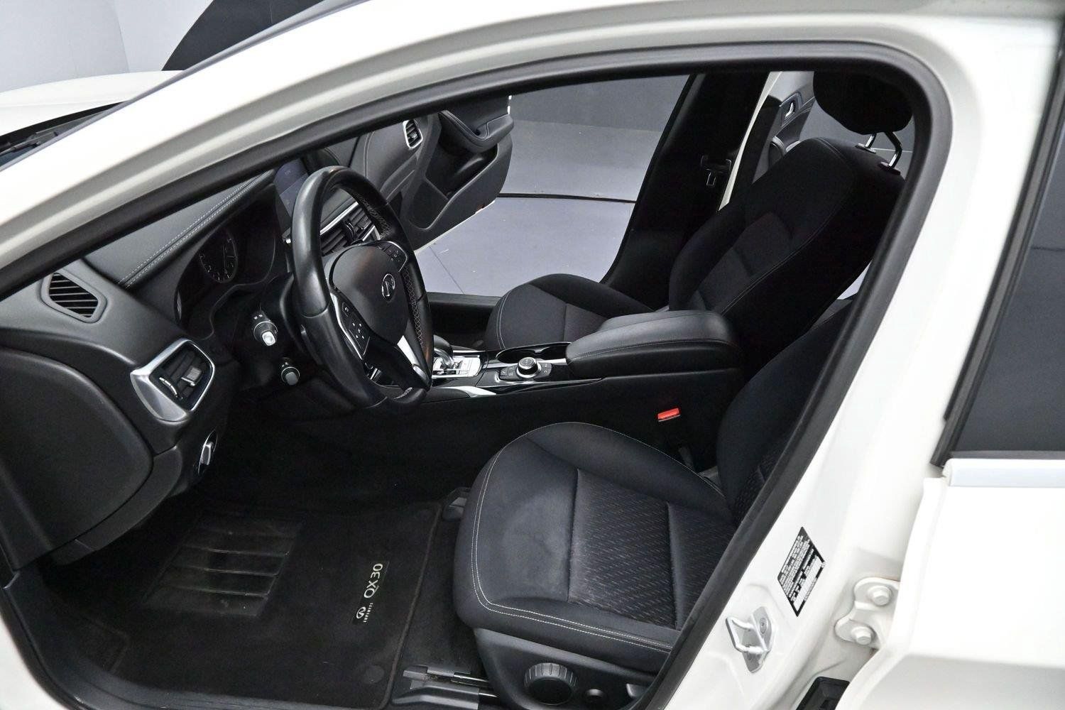 Used 2018 INFINITI QX30 FWD image 12