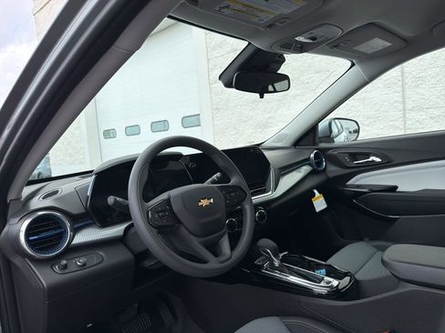 New 2026 Chevrolet Trax LT image 9