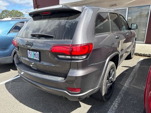 Used 2021 Jeep Grand Cherokee Laredo X AWD/4WD image 4