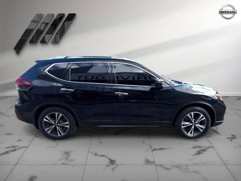 Used 2019 Nissan Rogue SV w/ Sun & Sound Touring Package image 5