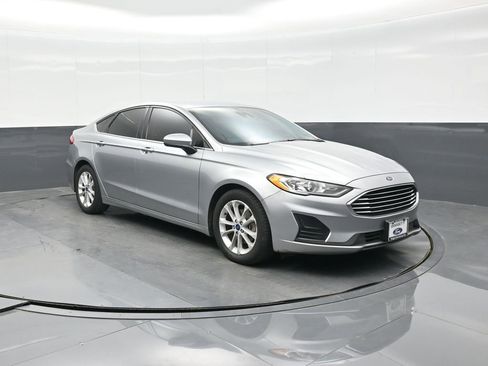 Used 2020 Ford Fusion SE image 16