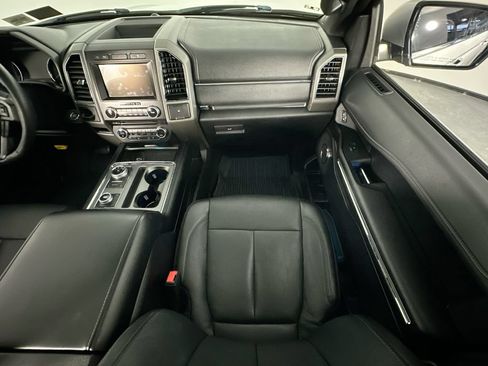 Used 2018 Ford Expedition XLT w/ Equipment Group 202A AWD/4WD image 11