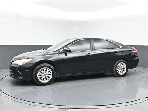 Used 2016 Toyota Camry LE image 11
