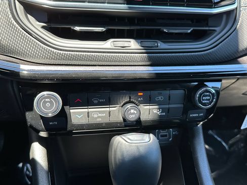 New 2026 Jeep Compass Latitude AWD/4WD image 25