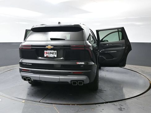 Used 2024 Chevrolet Traverse LT FWD image 35