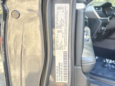 Used 2022 Jeep Grand Cherokee Limited RWD image 2