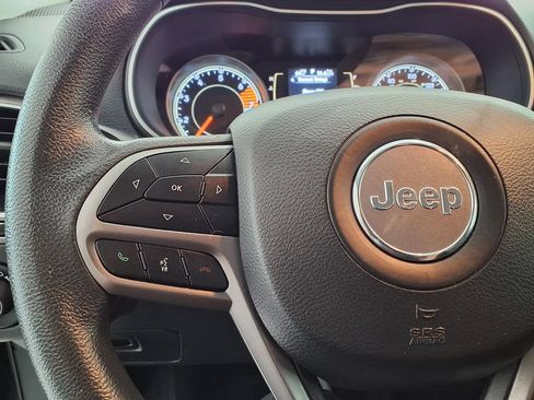 Used 2019 Jeep Cherokee Latitude w/ Popular Appearance Group FWD image 5