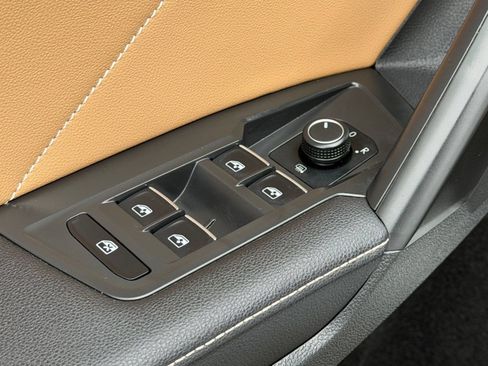 Certified 2022 Volkswagen Tiguan SE w/ Panoramic Sunroof Package FWD image 21