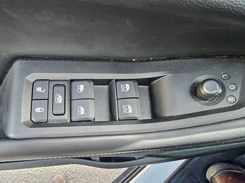 Used 2024 Jeep Grand Cherokee L Laredo image 25