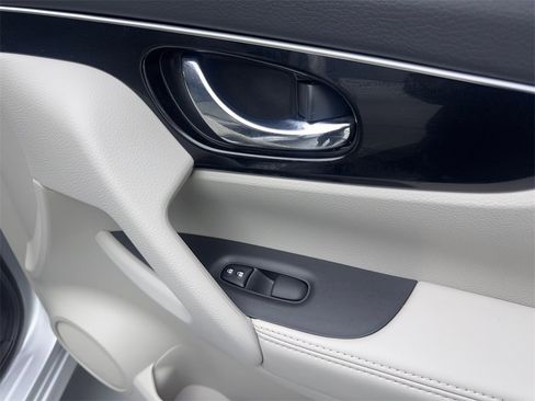 Used 2019 Nissan Rogue Sport SL w/ Premium Package image 49