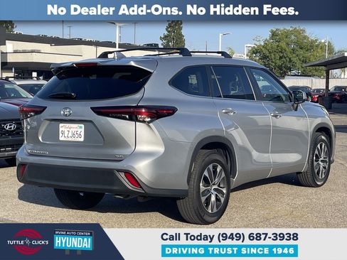 Used 2024 Toyota Highlander XLE FWD image 6