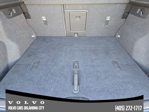 Certified 2024 Volvo XC40 B5 Ultimate w/ Protection Package Premier image 31