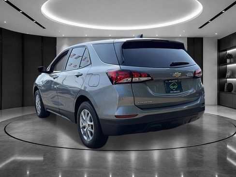 Used 2023 Chevrolet Equinox LS w/ LS Convenience Package AWD/4WD image 5