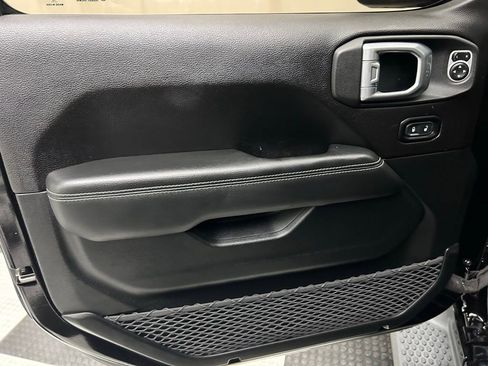 Used 2019 Jeep Wrangler Unlimited Sahara image 10