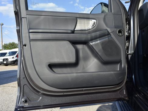 New 2025 Ford Expedition Platinum w/ Driver's Package image 19