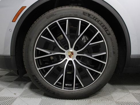 New 2026 Porsche Macan Electric image 17