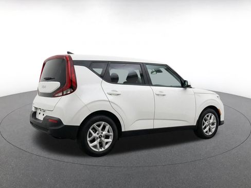 Used 2025 Kia Soul LX w/ LX Technology Package FWD image 7