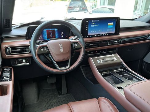 Used 2025 Lincoln Aviator Reserve w/ Equipment Group 201A AWD/4WD image 18