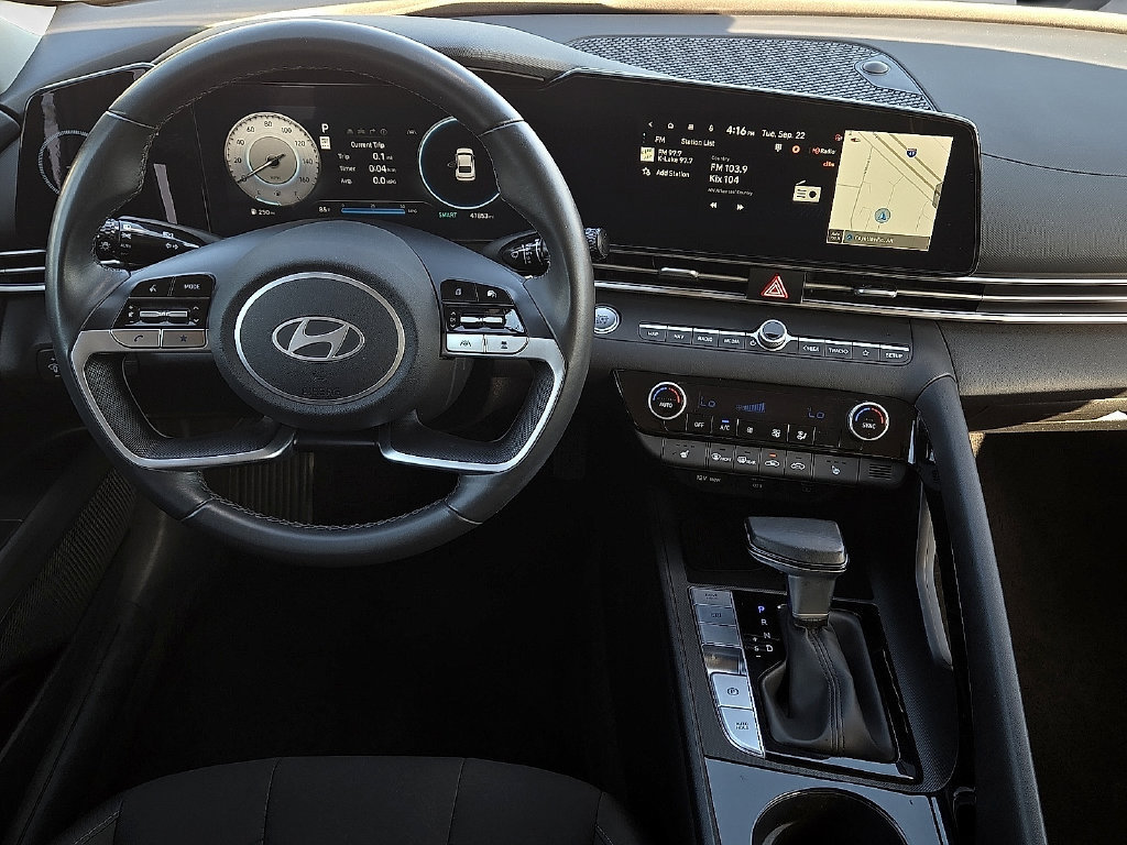 Used 2025 Hyundai Elantra SEL FWD image 11
