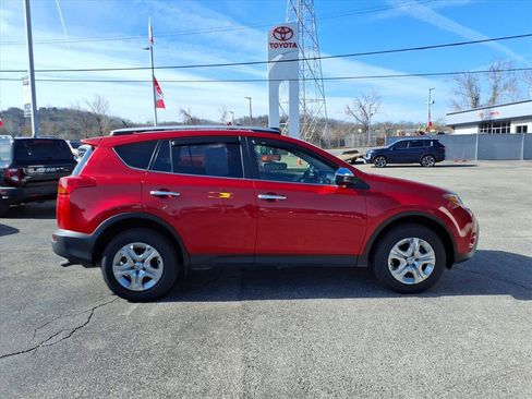 Used 2015 Toyota RAV4 LE image 2