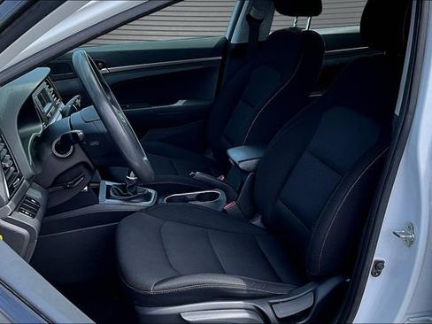 Used 2018 Hyundai Elantra SE FWD image 18