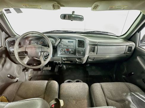 Used 2004 Chevrolet Silverado 2500 W/T RWD image 21