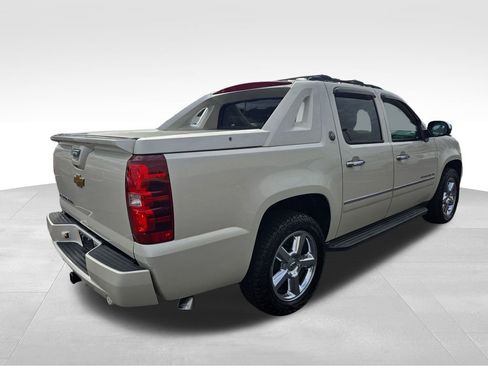 Used 2013 Chevrolet Avalanche LTZ image 5