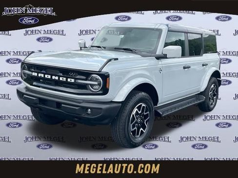 New 2026 Ford Bronco Outer Banks AWD/4WD image 1