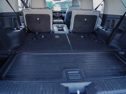 Used 2024 Honda Pilot Touring image 9