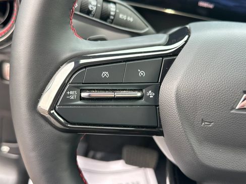 Used 2024 Chevrolet Equinox EV RS FWD image 17