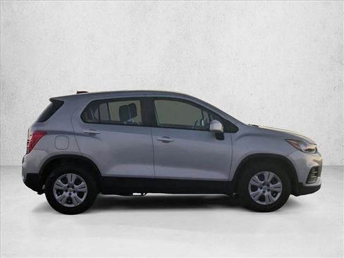 Used 2018 Chevrolet Trax LS image 4