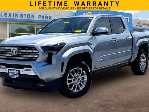 Used 2025 Toyota Tacoma Limited AWD/4WD image 12