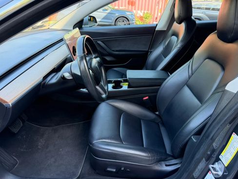 Used 2018 Tesla Model 3 Long Range RWD image 15