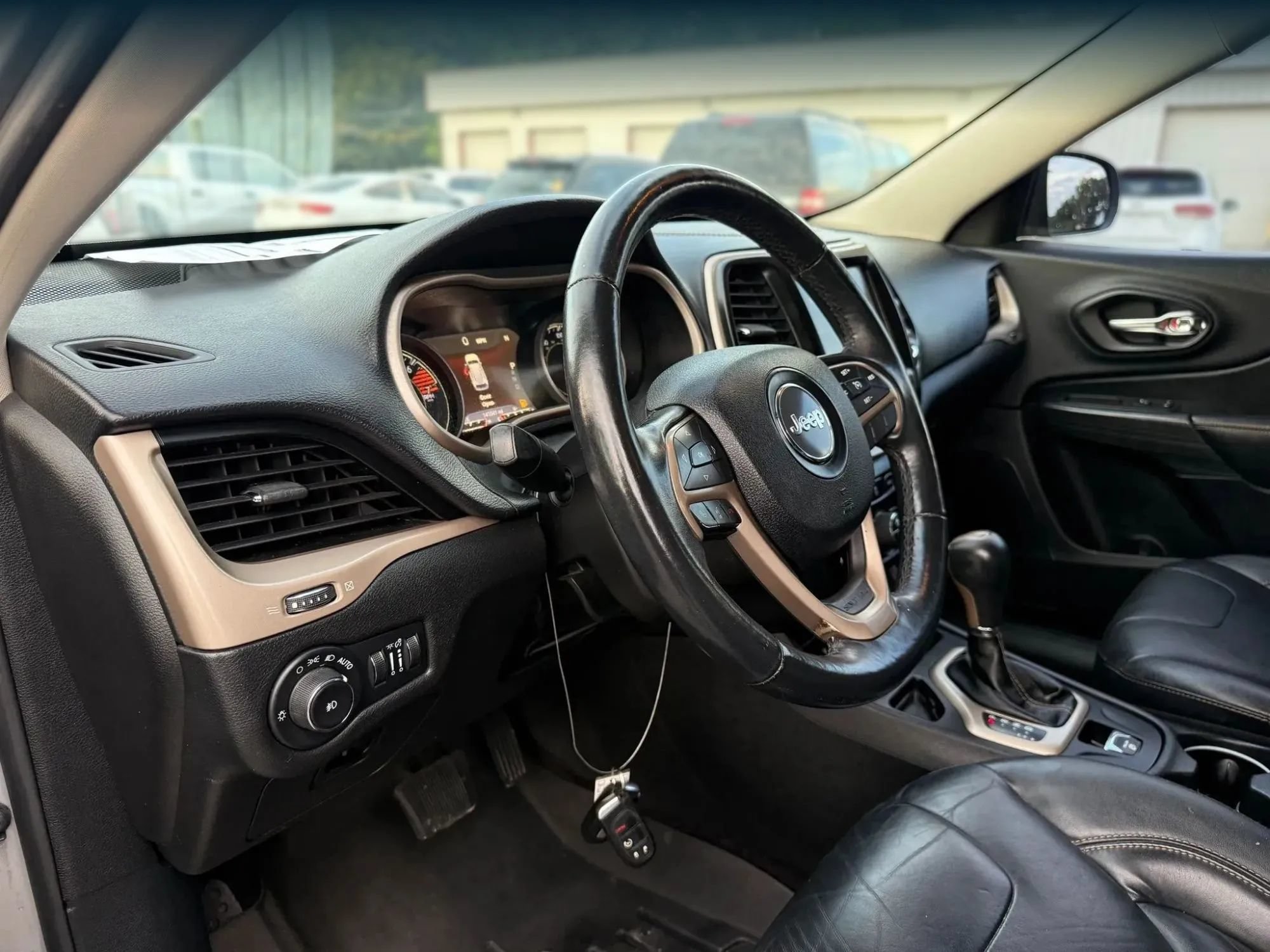 Used 2017 Jeep Cherokee Limited FWD image 17