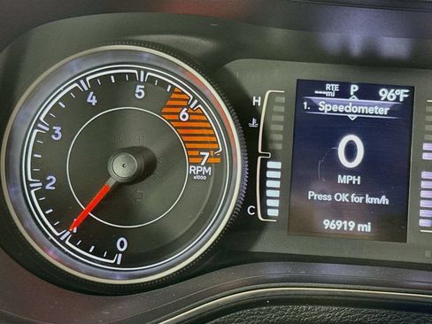 Used 2019 Jeep Cherokee Latitude Plus FWD image 14