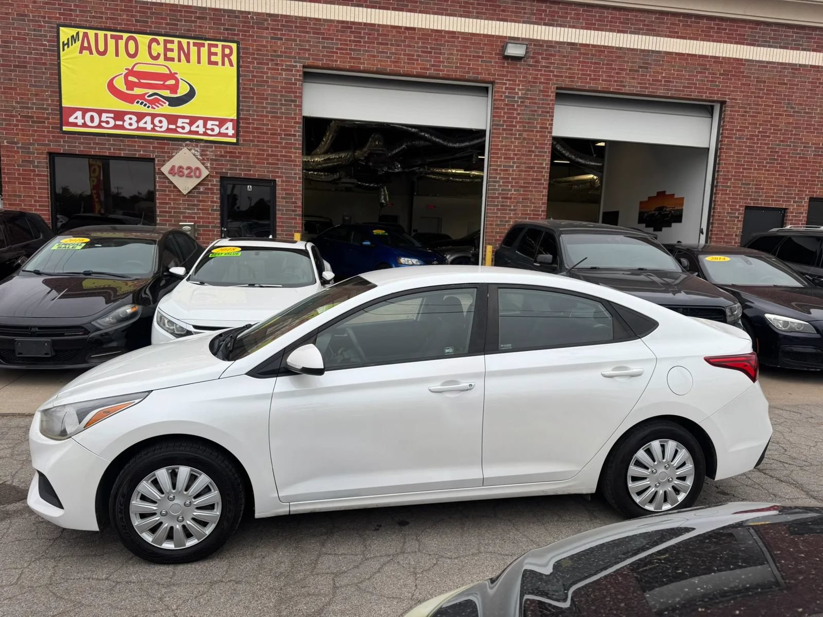 Used 2020 Hyundai Accent SE FWD image 2