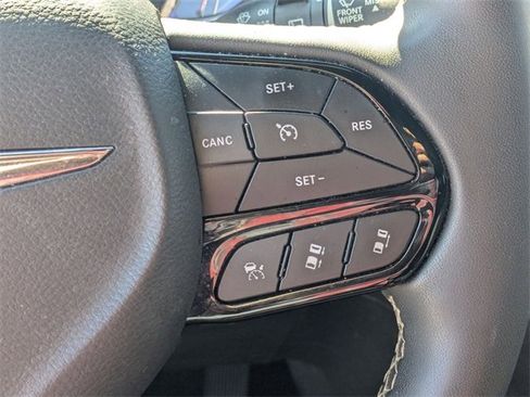 Used 2023 Chrysler Pacifica Touring-L w/ S Appearance Package image 18