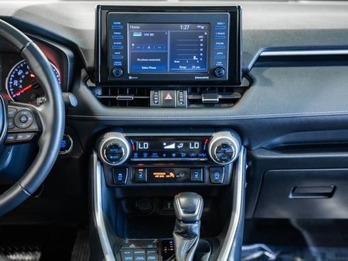 Used 2020 Toyota RAV4 XLE Premium image 21