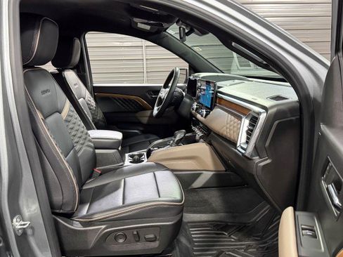 Used 2023 GMC Canyon Denali image 19