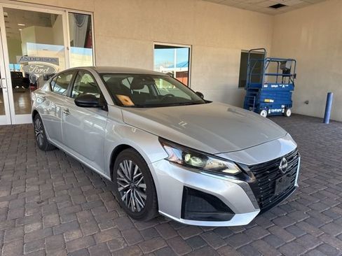 Used 2024 Nissan Altima 2.5 SV image 7