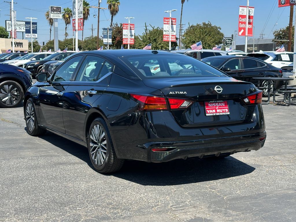Used 2024 Nissan Altima 2.5 SV FWD image 4