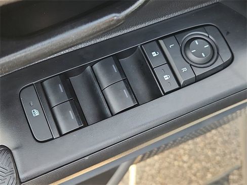 Used 2025 Toyota Tacoma SR5 image 21