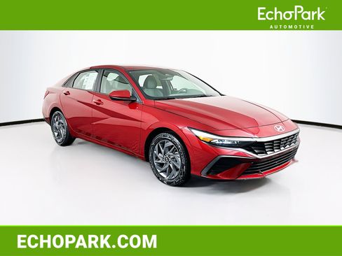 Used 2024 Hyundai Elantra SEL image 1