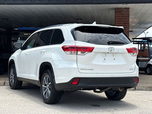 Used 2019 Toyota Highlander XLE FWD image 6