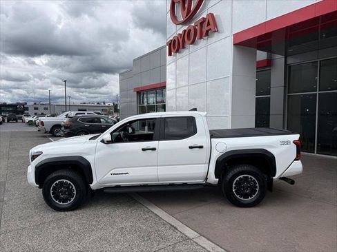 Certified 2024 Toyota Tacoma TRD Off-Road w/ TRD Off Road Upgrade Package AWD/4WD image 5