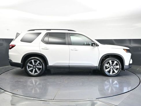 Certified 2025 Honda Pilot Sport image 4